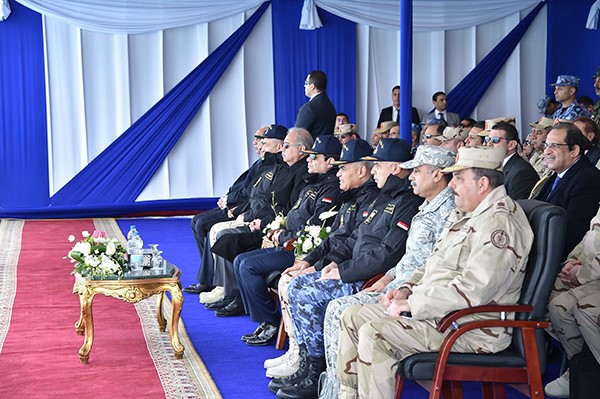 السيسي يتفقّد تطويرات «سفاجا».. ويرفع العلم فوق الحاملة «جمال عبدالناصر»