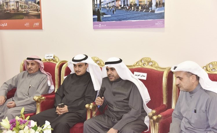 الجبري متحدثا خلال حفل التكريم﻿