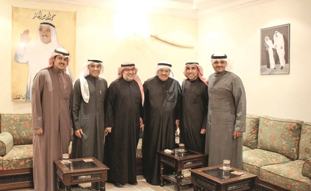  د.متعب العتيبي وأعضاء مجلس إدارة جمعية السلام لدى زيارة ديوان عبدالله المقلد﻿