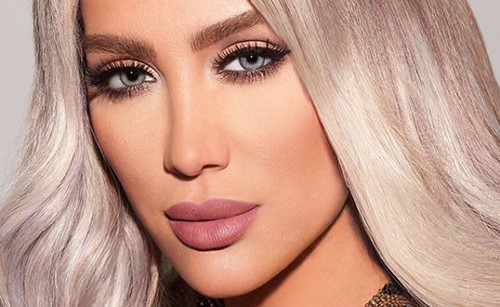 بالفيديو.. إعلامي مصري يحرج مايا دياب على الهواء بسبب ملابسها الجريئة ..شاهدوا ردة فعلها القوية !