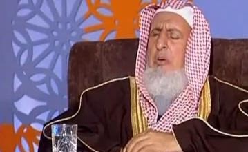بالفيديو.. متصلة تصارح مفتي السعودية باغتيابها له وتطب العفو.. شاهد بماذا رد عليها؟