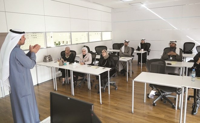 يوسف الشلال يقوم بتدريب موظفي المجلس الأعلى للتخطيط والتنمية﻿