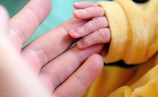 جدة تعيد حفيدها حديث الولادة للمستشفى لسبب غريب