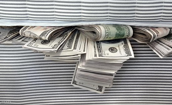 20 مليون دولار "تحت الفراش"