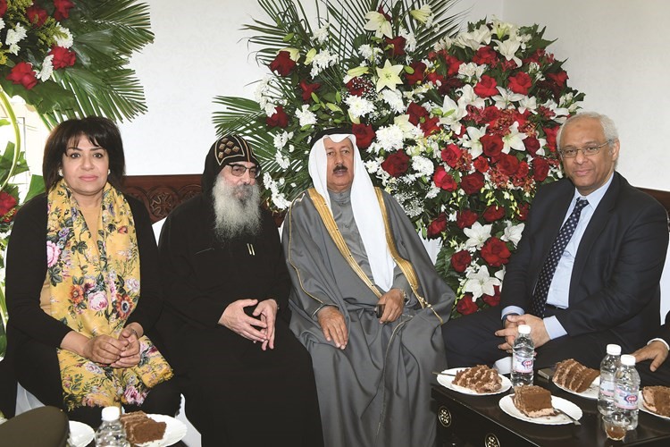 جواد بوخمسين ود. سهام القبندي يهنئان﻿