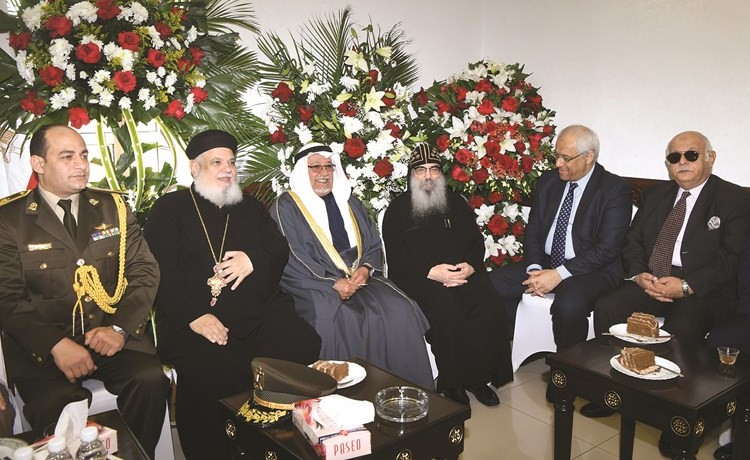 الشيخ علي الجراح والسفير المصري ياسر عاطف والقمص بيجول الانبا بيشوي	 (محمد هاشم)﻿