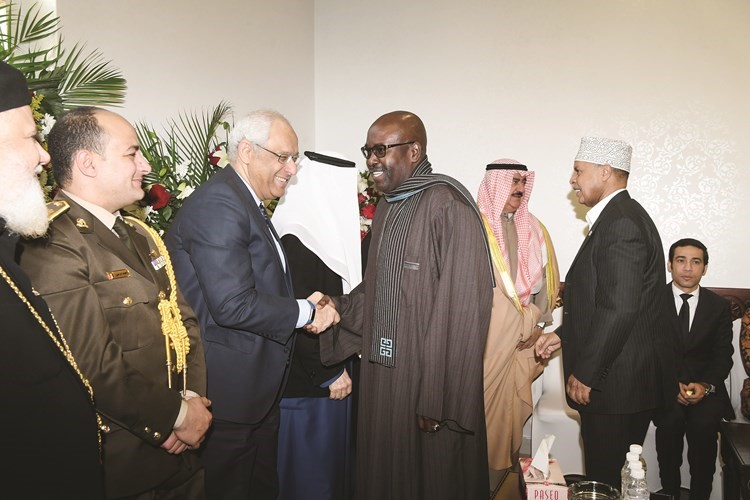السفير السنغالي عبدالواحد امباكي والسفير الصومالي أمين شيخ محمد يهنئان ﻿