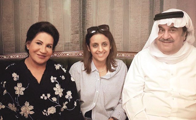هبة تتوسط العملاق عبدالحسين عبدالرضا والفنانة القديرة سعاد عبدالله﻿