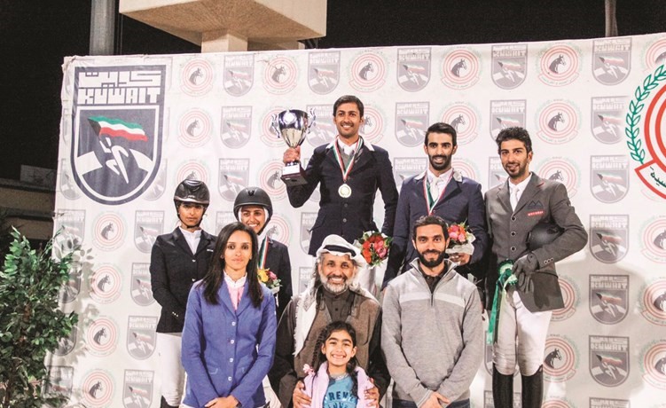 الفارس علي الخرافي على منصة التتويج ﻿