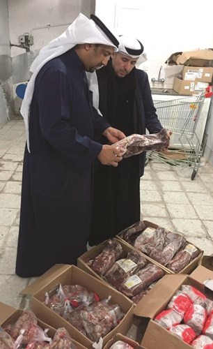 فريق التجارة يعاين اللحوم﻿