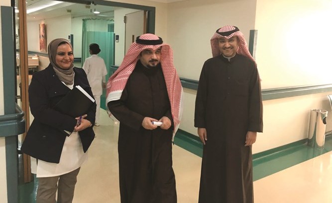 د.محمود العبدالهادي ود.عدنان الرشيد وهنادي الحميدي أثناء الجولة﻿