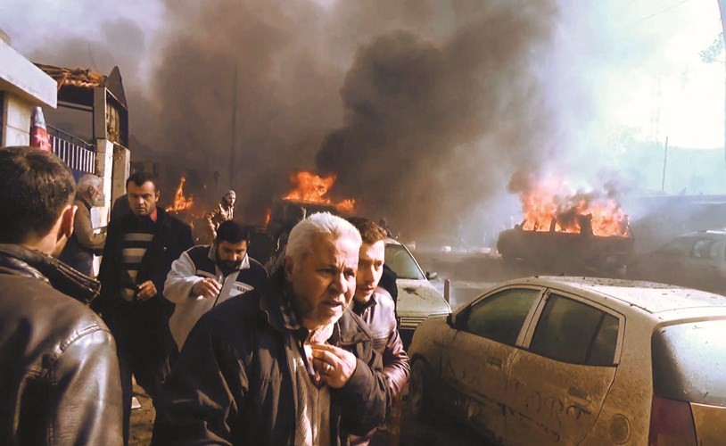 صورة عن فيديو لمدنيين يبحثون عن مأمن بعد انفجار الصهريج في اعزاز 	(أ.ف.پ) ﻿