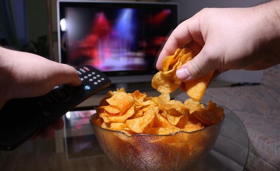 بريطانية تطعن صديقها بالسكين لأنه أكل "بطاطسها"