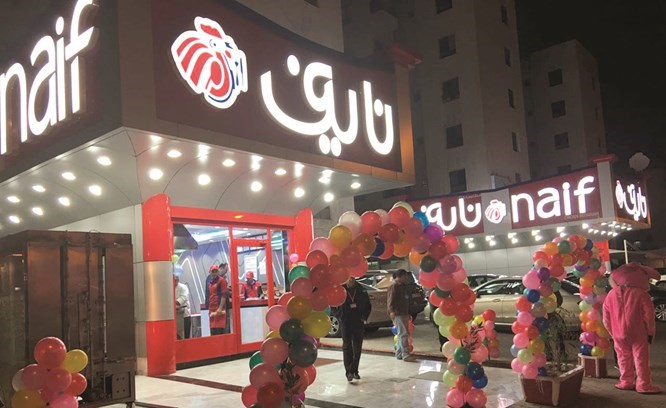 دجاج نايف قصة نجاح عمرها 30 عاماً شعارها «دجاجنا من مزارعنا»
