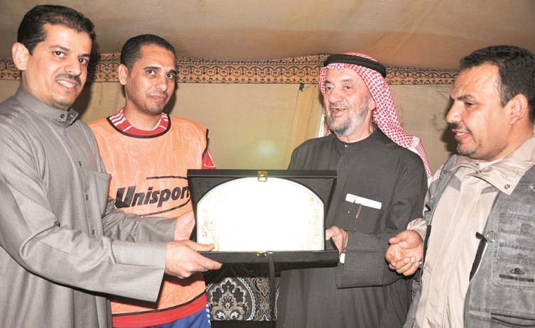 تكريم أقدم موظف بالنجاة﻿