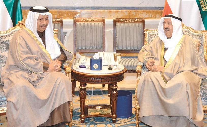 صاحب السمو الأمير الشيخ صباح الأحمد خلال استقباله سمو رئيس الوزراء الشيخ جابر المبارك﻿