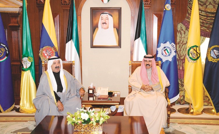 سمو ولي العهد الشيخ نواف الأحمد مستقبلا الشيخ ناصر صباح الأحمد ﻿