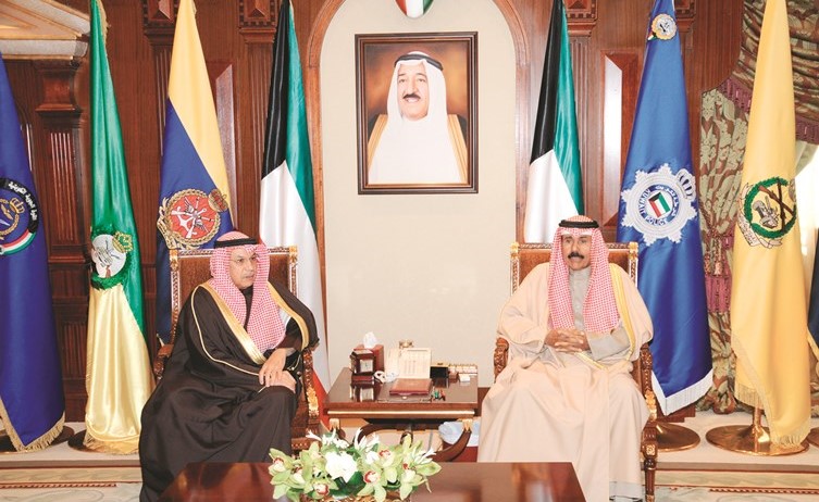 سمو ولي العهد خلال استقباله الشيخ خالد الجراح ﻿