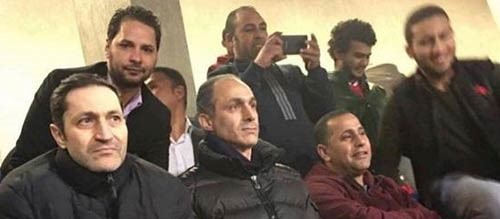 بالفيديو.. جمال وعلاء مبارك في استاد القاهرة للمرة الأولى منذ ثورة يناير.. وهذا ما فعله النشطاء !