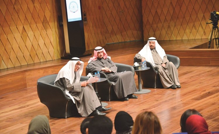 الشاعر عبدالعزيز البابطين ود.رشيد الحمد ود.عبدالله بشارة﻿