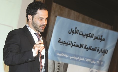 د.محمد عطية محاضرا امس ﻿