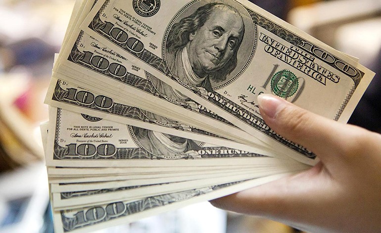 الدولار إلى 19 جنيهاً والـ 1000 جنيه بـ 16.950 ديناراً