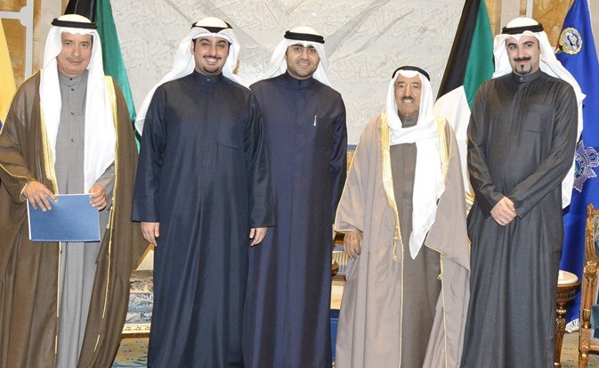 سمو الأمير مع د.يوسف الإبراهيم وأعضاء الحملة الكويتية الشبابية الرياضية عبدالله عقاب وعبدالله دهراب وقيس الدبوس ﻿