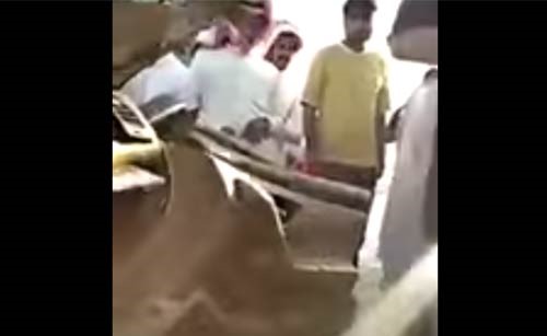 بالفيديو.. شاب ينشغل بتصوير نفسه عبر سناب شات بعد تعرضه لحادث غير مبالٍ بوضعه