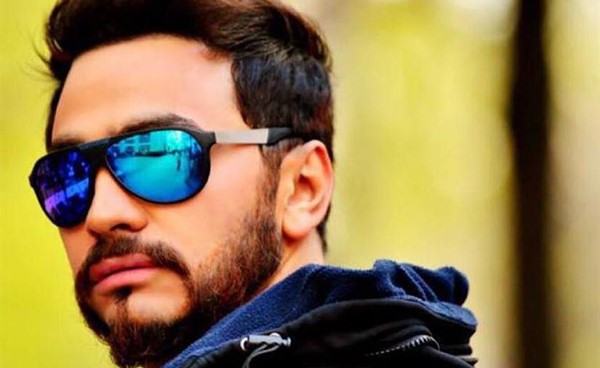 بالفيديو.. تامر حسني يحتفل بعيد ميلاد أحد معجبيه