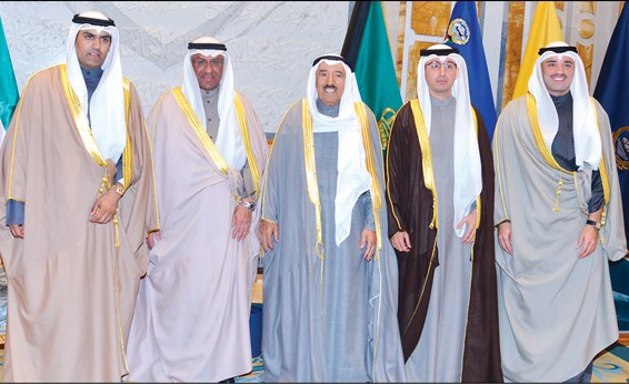 صاحب السمو الأمير الشيخ صباح الأحمد مستقبلا النائب العام المستشار ضرار العسعوسي والمحامين العامين مبارك الرفاعي ومحمد الدعيج ورجيب الرجيب