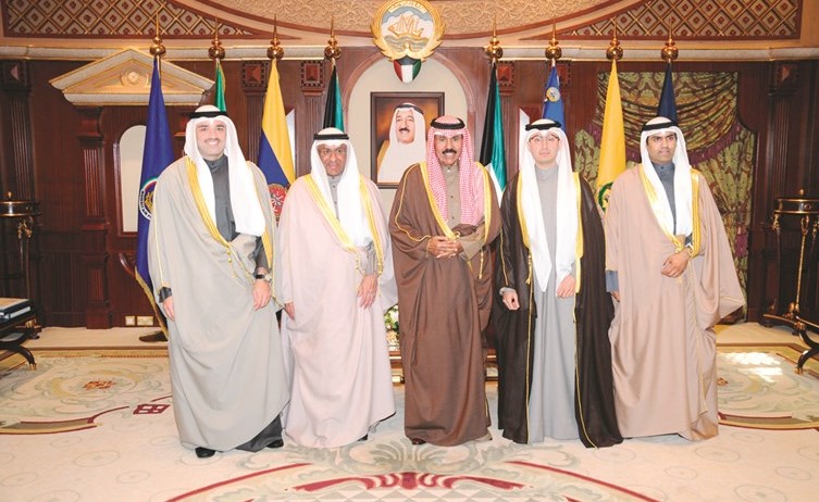 سمو ولي العهد الشيخ نواف الأحمد مستقبلا النائب العام المستشار ضرار العسعوسي والمستشارين﻿﻿مبارك عدنان الرفاعي ومحمد راشد الدعيج ورجيب أحمد الرجيب﻿