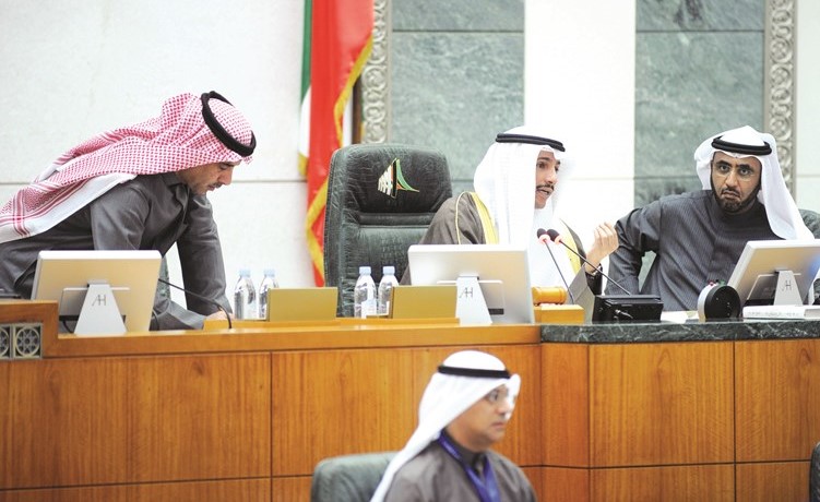 رئيس مجلس الأمة مرزوق الغانم وأمين السر د. عودة الرويعي ومحمد الدلال﻿