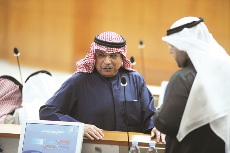 الشيخ خالد الجراح خلال الجلسة﻿