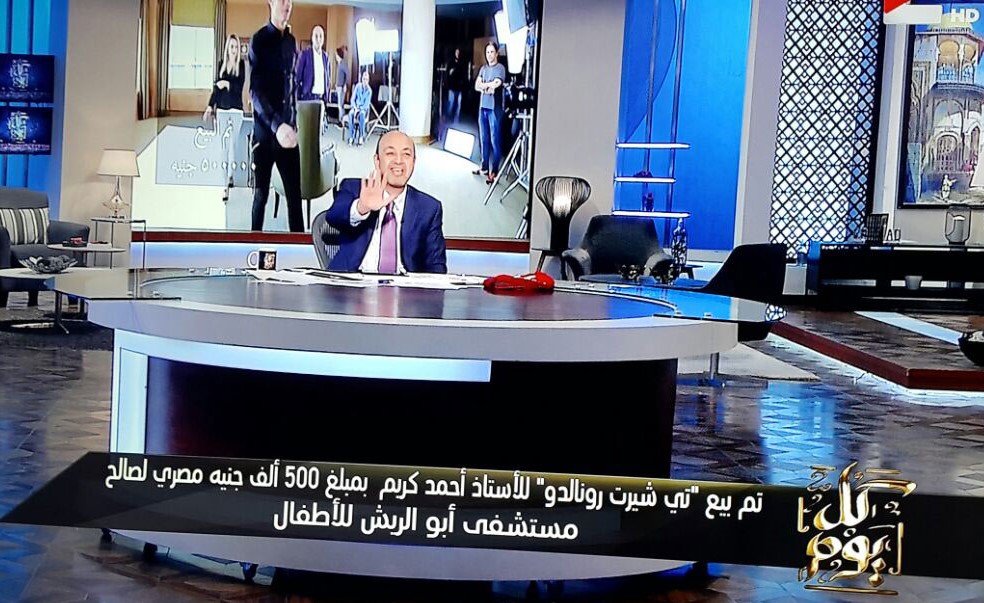 بالفيديو.. مصري في الكويت يشتري "تي شيرت" ب ٥٠٠ ألف جنيه