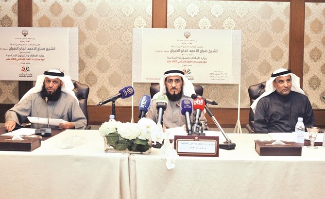 م. فريد عمادي متحدثا خلال المؤتمر الصحافي بحضور داود العسعوسي وأحمد القراوي﻿