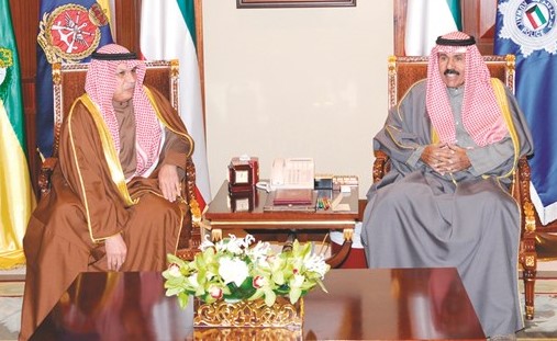 سمو ولي العهد الشيخ نواف الأحمد مستقبلا الشيخ خالد الجراح ﻿