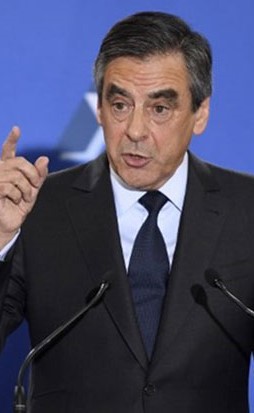 المرشح الرئاسي الفرنسي فيون يردعلى تحية الأسد: ديكتاتور ومراوغ