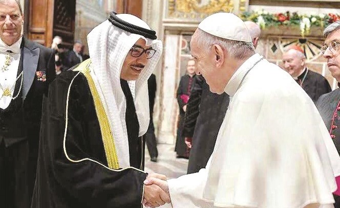 البابا فرانشيسكو بابا الفاتيكان خلال لقائه مع السفير بدر التنيب﻿