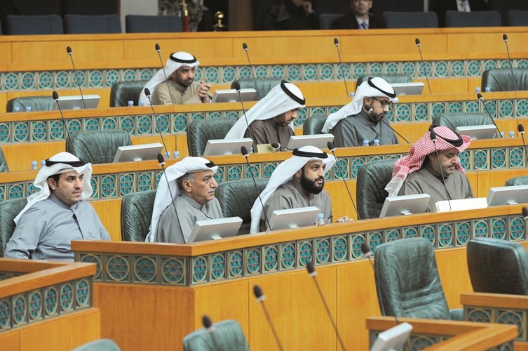 مبارك الحجرف وعبدالله فهاد وشعيب المويزري وناصر الدوسري وأسامة الشاهين وعلي الدقباسي ود.حمود الخضير﻿