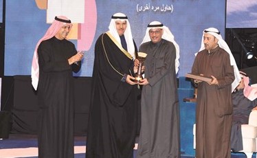 د.مبارك المزعل حصل على جائزة الإخراج المسرحي عن حاول مرة أخرى﻿