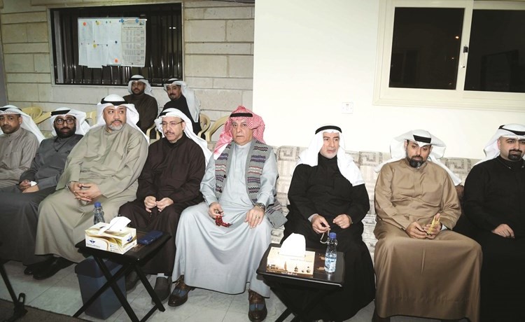متابعة من الحضور﻿