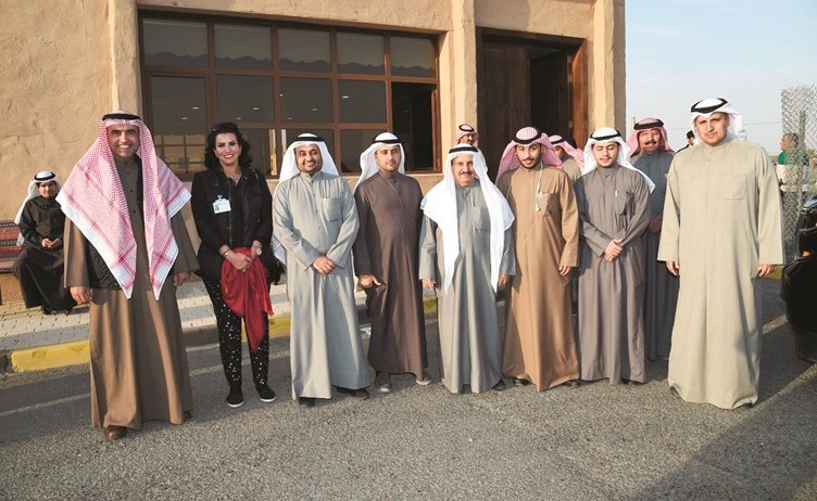 محمد ضيف الله شرار وفاطمة العازمي وفنيس العجمي وهادي الحربي وسيف الشلاحي وشبيب العجمي وأعضاء اتحاد الطلبة﻿