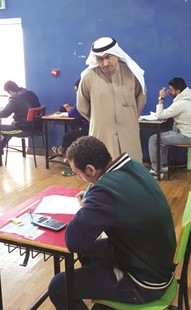  د. محمد الفارس متفقدا طلبة ثانوية فرحان الخالد ﻿