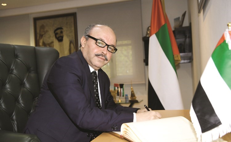  والسفير الجزائري خلال تسجيل كلمته ﻿