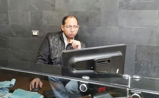 موظف بإحدى شركات السياحة﻿