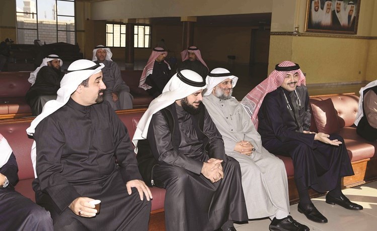 الوزير المطوع مع محمد المطير ود.جمعان الحربش قبيل الجولة﻿