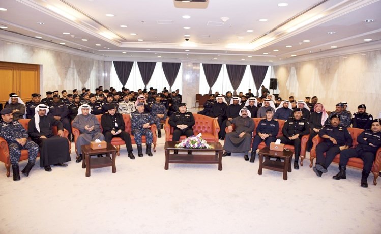 الفريق سليمان الفهد متوسطا الوكلاء المساعدين والمديرين العامين الميدانيين﻿