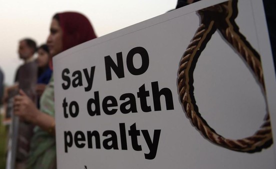 باكستان.. تعليق إعدام قاتل مصاب بانفصام الشخصية