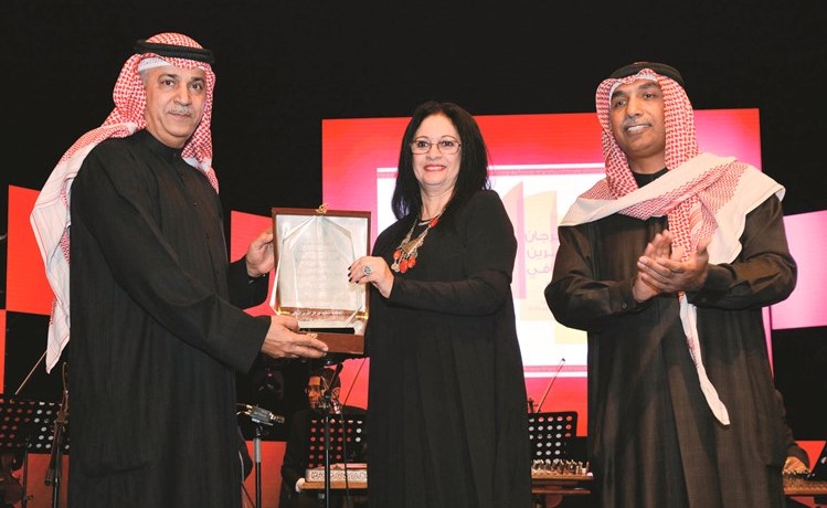 الأمين العام للمجلس م.علي اليوحة يكرم رئيسة الأكاديمية د.أحلام يونس﻿