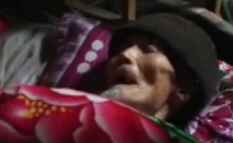 عند دفنه.. "ميت" يفتح عينيه ويعود للحياة!